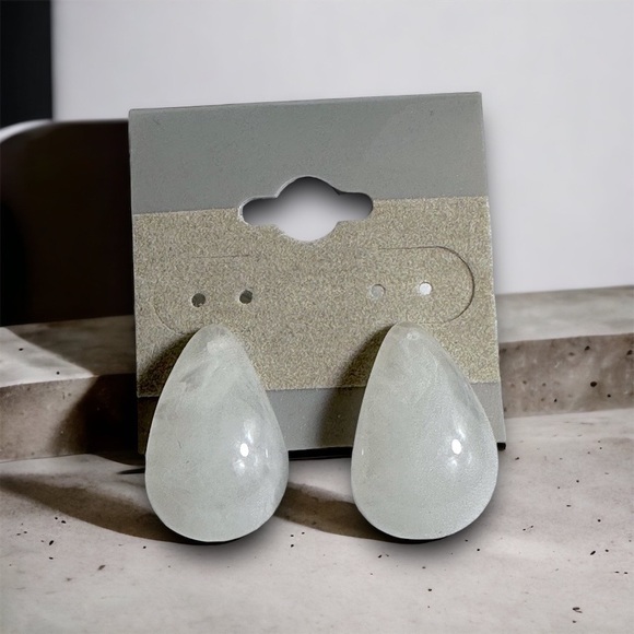 brand-new lucite semi-hoop hypo-allergenic sensitive ears post earrings white - Picture 1 of 5